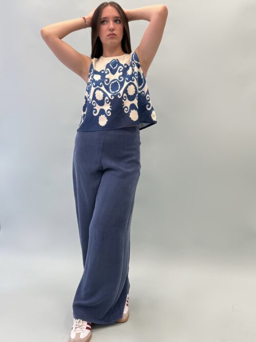 Pantalone palazzo, vita ferma con chiusura laterale. tessuto fluido