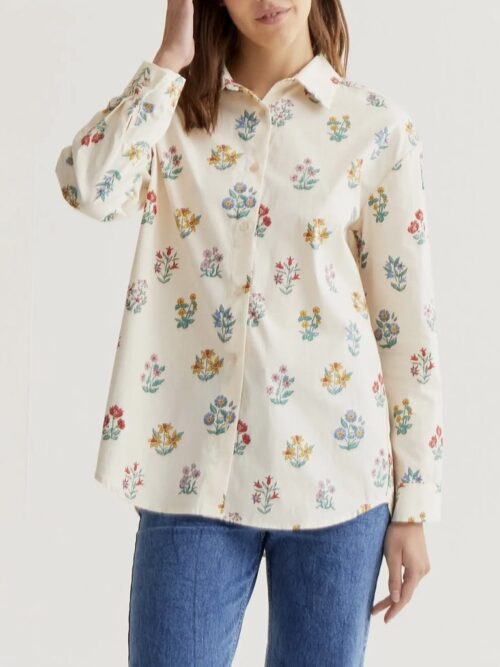 Camicia oversize con collo e allacciatura con bottoni sul davanti, maniche lunghe. Ideale per gite fuori porta e nel quotidiano.